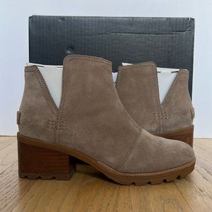 Sorel Cate Cutout Suede Booties, Size 5.5.  Lightly worn super cute booties.
